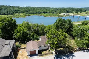 LAKE VIEWS! Historic Charm, Game room, Fish Nearby - Image 4