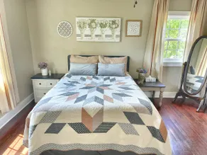 LAKE VIEWS! Historic Charm, Game room, Fish Nearby - Image 5