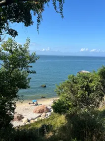 Charming North Fork escape by the beach - Image 4