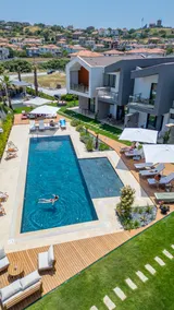 Elegant 2-BR Apt with Pool & Beach in Cunda Island - Image 4