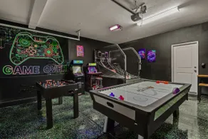 15 Bed, Glow Gameroom, Putting green, Pool & BBQ - Image 2