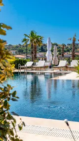 Modern 2-BR Apt with Pool & Beach Access in Cunda - Image 4
