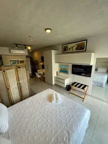 Studio apartment in the heart of Asunción with a balcony facing the street - Image 2