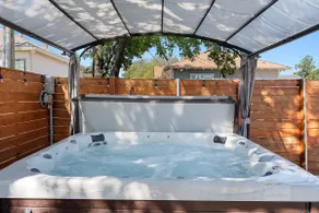 Spacious 5Bdr/5Bath in Downtown FW Stockyards TCU - Image 4