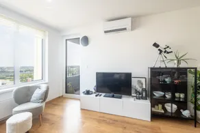 Downtown 2 rooms apartment 18th floor with free parking - Image 2