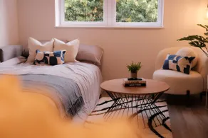 1-Bedroom Luxurious, City Centre, Chic & Stunning Apartment in Southampton, Sleeps 4 - by Blue Puffin Stays - Image 4