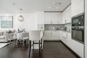 Riverfront Retreat in London 2 Bed 2 Bath - Image 4