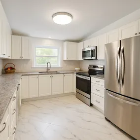 A Cozy and Lovely Home in Toronto - Image 2