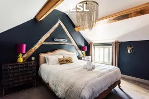 Charming Cottage 3-Bedrooms Sleeps 8 & Hot Tub - Image 3