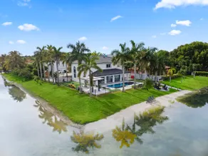 Lakefront Lux Villa w/ Games, Spa, BBQ, Pool & Fun - Image 4