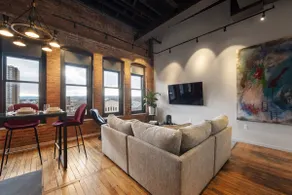 Gorgeous 2BR PH Prime Location - Image 4