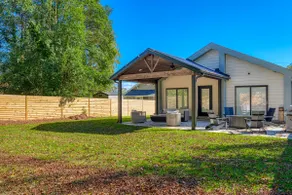 Modern Downtown Oasis with Fire Pit - Image 5