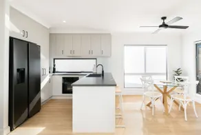 Bay Breeze Beachhouse - Image 5