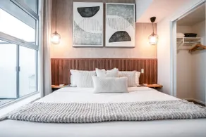 Lougheed Centre/Sleeps 4/Skytrain/Private Balcony! - Image 2