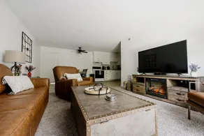 Peaceful 2-Bedroom Apt in Downtown Centerville 4 - Image 5