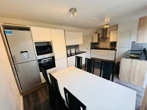 3 Bedroom Modern House in Luton LU4 0TY - Amazon Prime - No Party - Image 2
