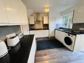 3 Bedroom Modern House in Luton LU4 0TY - Amazon Prime - No Party - Image 3
