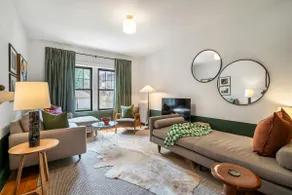 Alpaca My Bags • Vintage 1BR Near Wrigley - Image 2