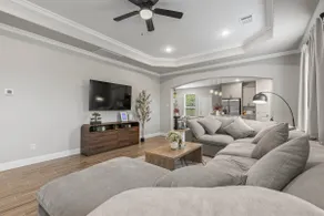4B/2.5B Modern Home by ATT, 6flags, DFW, Downtown - Image 3