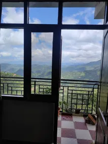 WOW Balcony Views! Offbeat Family 3BHK Near Shimla - Image 3