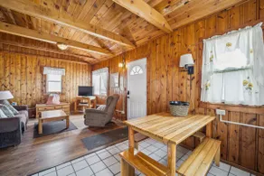 Family-Friendly Lake Retreat - Image 2