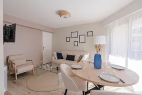 Apartment with parking on Place de Morny - Image 2