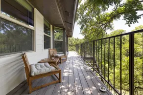 Treehouse Studio 10 minutes from downtown - Image 2