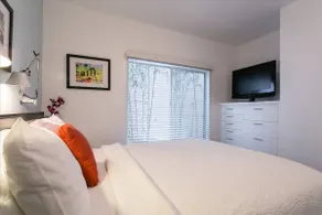 Chic 2-Bdr Apartment by Venice Beach - Image 4
