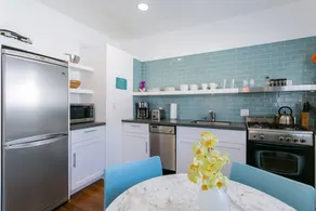 Chic 2-Bdr Apartment by Venice Beach - Image 5