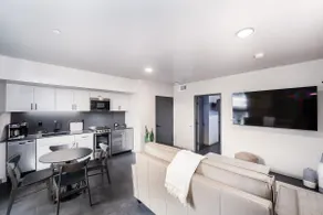 Sleeps 4 | Parking, Bay Views, Rooftop, Priv Patio - Image 4
