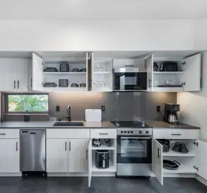 Sleeps 4 | Parking, Bay Views, Rooftop, Priv Patio - Image 4
