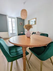 The Charming Burgundy, 2 bedrooms, private parking - Image 3