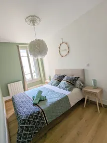 The Charming Burgundy, 2 bedrooms, private parking - Image 2