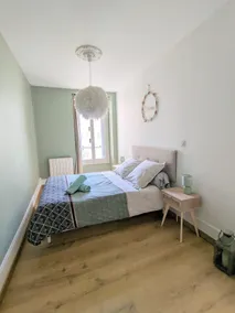 The Charming Burgundy, 2 bedrooms, private parking - Image 4