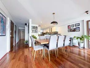 Stylish stay, peaceful park view - Image 2