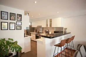 Stylish stay, peaceful park view - Image 3
