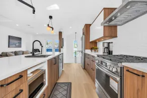 Best Brand New Luxury Mountainview 2 bedroom - Image 3