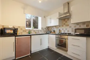 Sheffield, Ponds Forge, Entire home, Free Parking - Image 3