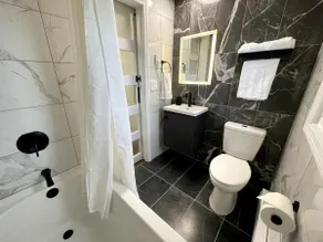 Valley View Luxe |Private Renovated Duplex|Parking - Image 2