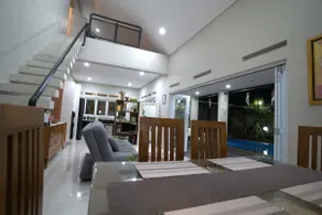 Villa Keluarga A&T House Private Pool View Gunung - Image 4