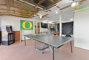 10% Off - Large Cozy Home w/ HotTub-10minsfromUofO - Image 2
