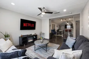 Amazing 3 Bdr Retreat in Oak Cliff • Bishop Arts! - Image 4