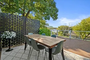 Lakeview Retreat | Main vn+ Guest House, Sleeps 10 - Image 3