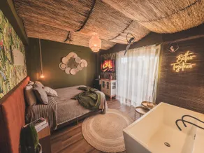 Urban bungalow with bathtub and balcony - Image 3