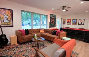 Modern-Vintage/Hot Tub/Pool Table/Vinyl Collection - Image 2
