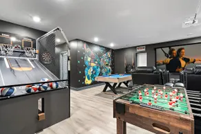 Sleeps14 GameRoom Sauna Hottub Murals HomeTheatre - Image 2