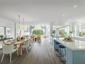 Stunning and Luxurious 4-Bedroom Mansion at Rochedale - Image 4