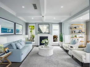 Stunning and Luxurious 4-Bedroom Mansion at Rochedale - Image 2