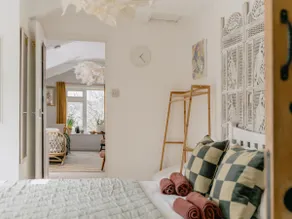 Victorian Rose Garden Maisonette - Image 3