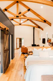 The Chapel, Little Ridge Farm luxury farmstay - Image 4